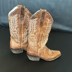 Girl’s used cowboy boots. Size 3.